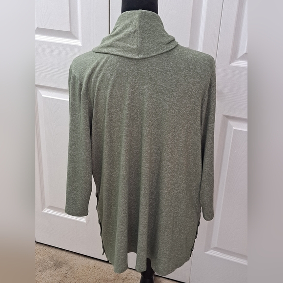Zac & Rachel Woman Heather Green Slouchy Neck Shir. Size 1X - Picture 6 of 9